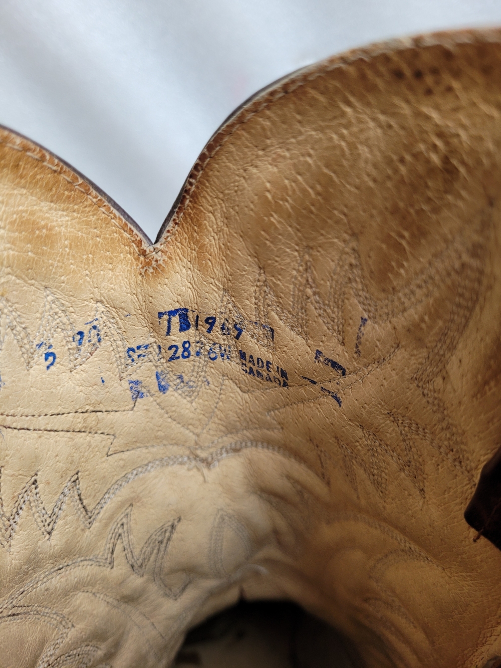 Vintage Brown Leather Cowboy Boots with Stitch Detail - Picture 13 of 13